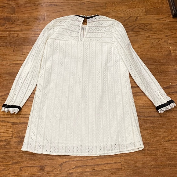 Q&A**Long Sleeve Lace Shift Dress**Small $229 - Picture 5 of 8